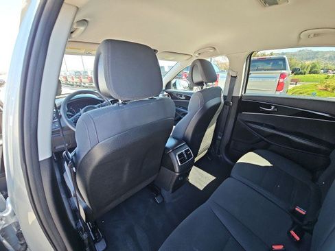 Used 2016 Kia Sorento L FWD image 17