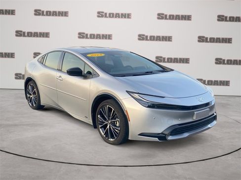 Used 2023 Toyota Prius XLE image 7