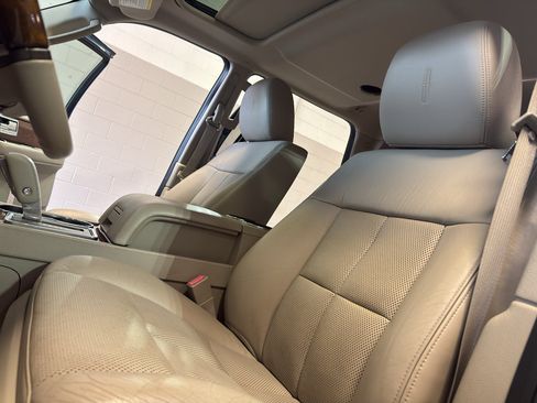 Used 2013 Lincoln Navigator 4WD w/ HD Trailer Tow Pkg image 16