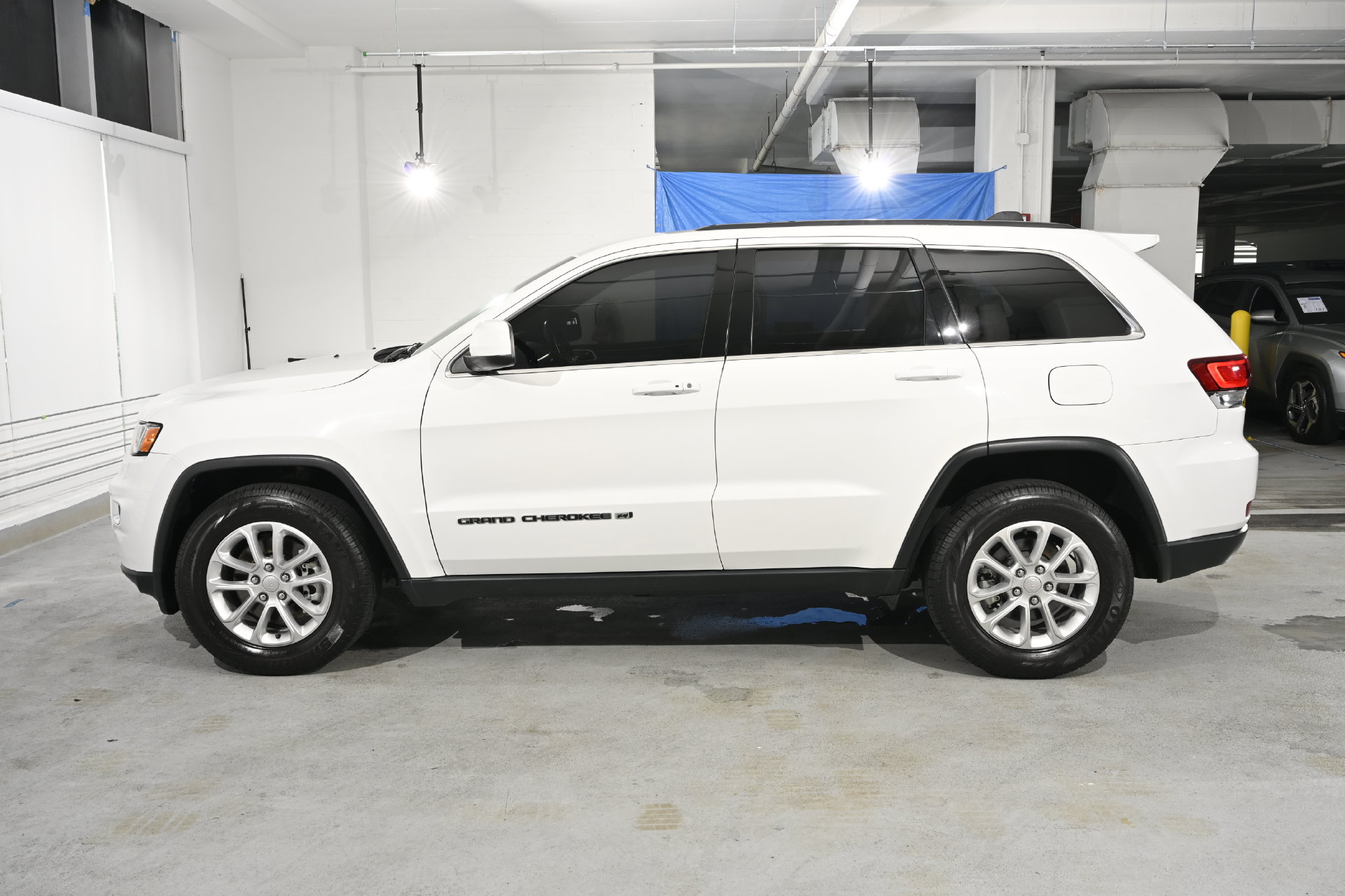 Used 2022 Jeep Grand Cherokee Laredo X AWD/4WD image 6