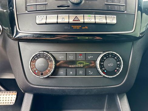 Used 2019 Mercedes-Benz GLE 400 4MATIC w/ Premium 1 Package image 16