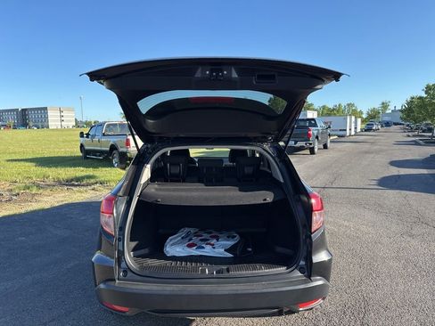 Used 2018 Honda HR-V EX image 11