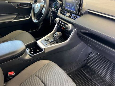 Certified 2022 Toyota RAV4 LE AWD/4WD image 17