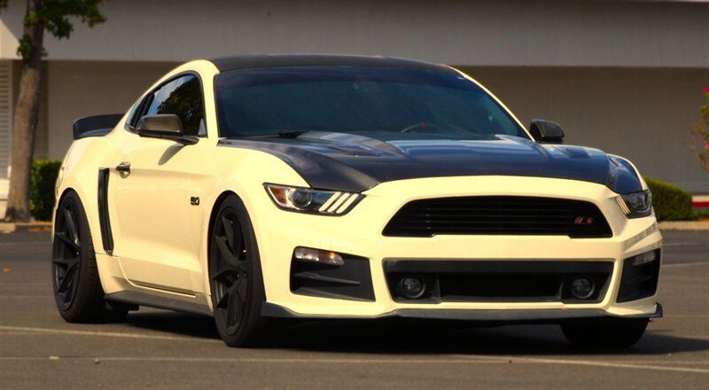 Used 2017 Ford Mustang GT Premium w/ GT Performance Package RWD image 6