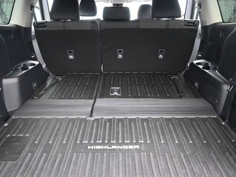 Certified 2023 Toyota Highlander LE image 19