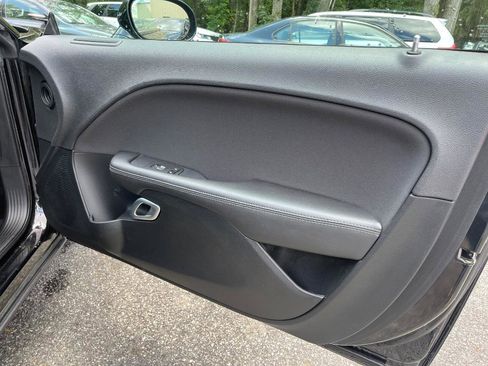 Used 2018 Dodge Challenger SXT image 34
