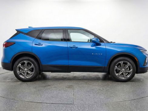 Used 2025 Chevrolet Blazer LT FWD image 11