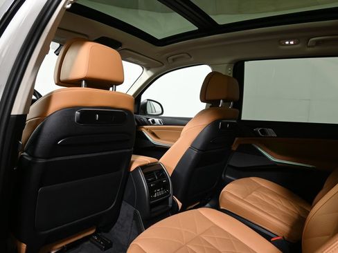 Used 2024 BMW X7 xDrive40i w/ Executive Package AWD/4WD image 7