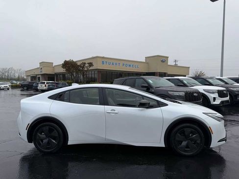 Used 2024 Toyota Prius LE image 18