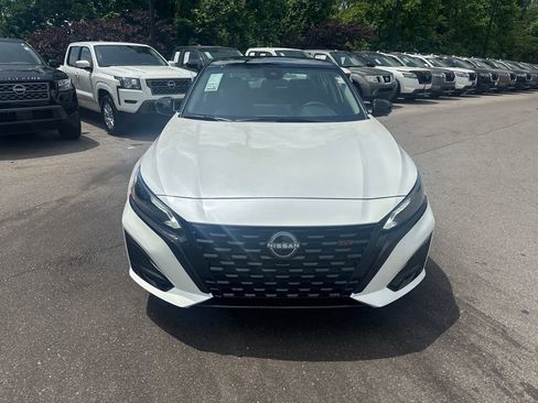 New 2026 Nissan Altima 2.5 SR w/ SR Premium Package FWD image 9