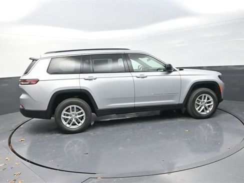 New 2025 Jeep Grand Cherokee L Laredo image 8