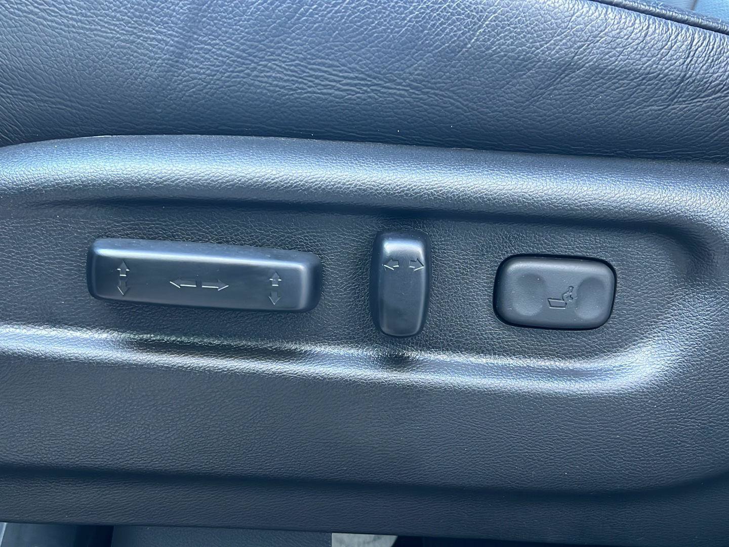 Used 2025 Honda Passport EX-L image 3