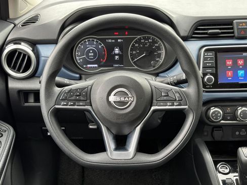 Used 2025 Nissan Versa SV w/ Trunk Package image 28