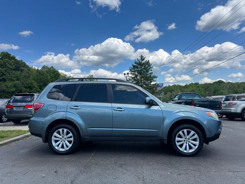 Used 2011 Subaru Forester 2.5X Premium AWD/4WD image 4
