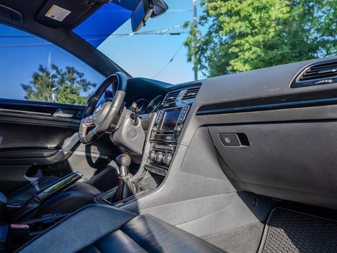 Used 2015 Volkswagen GTI SE FWD image 33