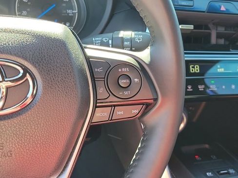 Used 2023 Toyota Venza XLE image 24