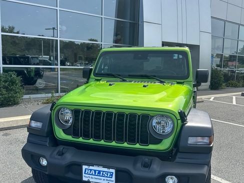 Used 2025 Jeep Wrangler Unlimited Sport AWD/4WD image 2
