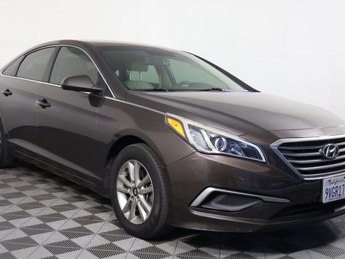Used 2017 Hyundai Sonata SE FWD image 3