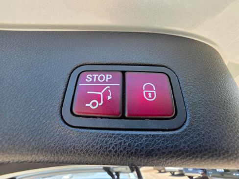 Used 2019 Mercedes-Benz GLS 450 4MATIC image 32