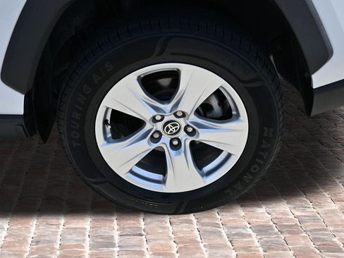 Used 2021 Toyota RAV4 XLE w/ Convenience Package FWD image 36