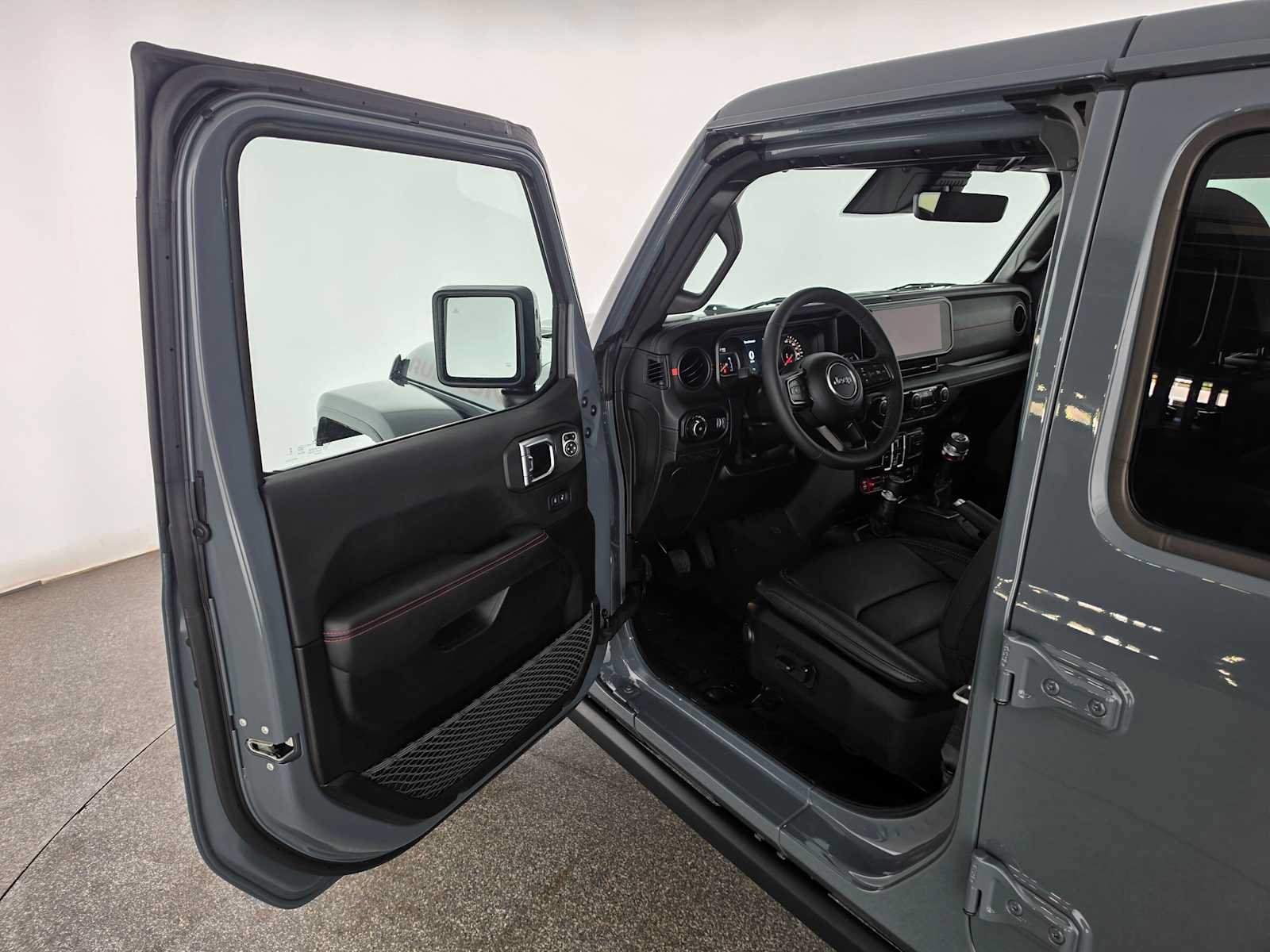 Used 2025 Jeep Wrangler Unlimited Rubicon AWD/4WD image 19