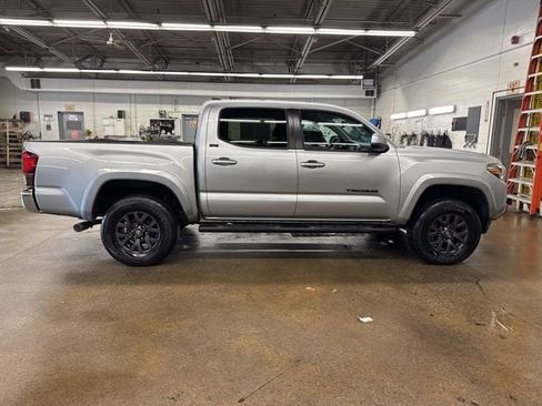 Used 2023 Toyota Tacoma SR5 w/ Black Out Package (TMS) AWD/4WD image 7
