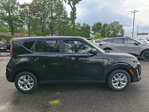 Used 2025 Kia Soul LX w/ LX Technology Package FWD image 6