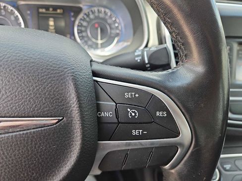 Used 2015 Chrysler 200 Limited w/ Convenience Group image 18