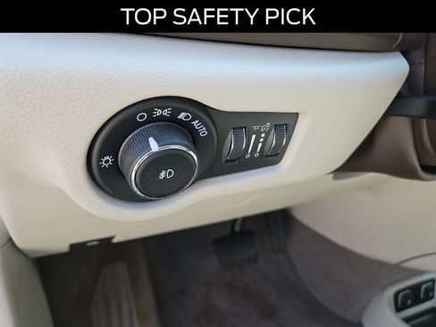 Used 2017 Chrysler Pacifica Touring-L w/ Tire & Wheel Group FWD image 22