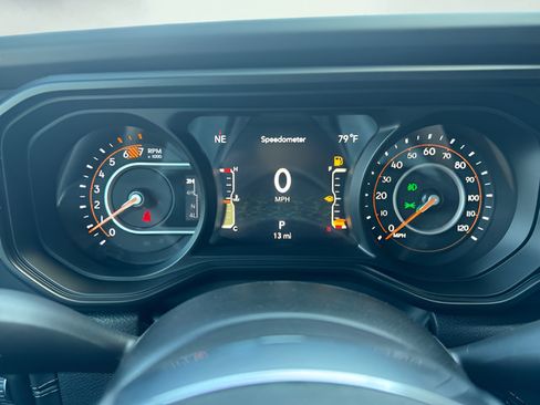 Used 2025 Jeep Wrangler Unlimited Sahara AWD/4WD image 19