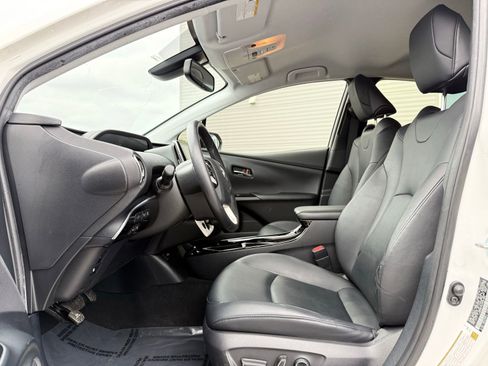 Used 2017 Toyota Prius Prime Advanced FWD image 13
