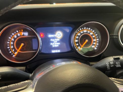 Used 2020 Jeep Wrangler Unlimited Sahara AWD/4WD image 12