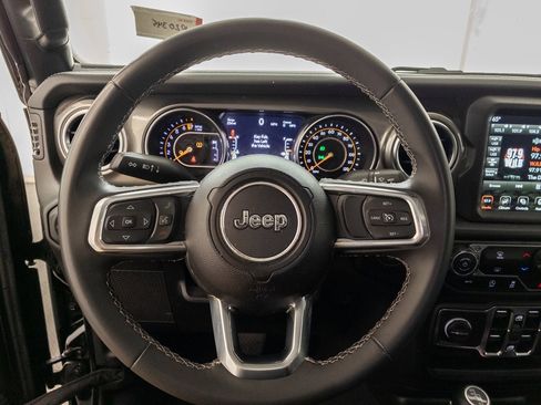 Used 2023 Jeep Gladiator Overland image 15