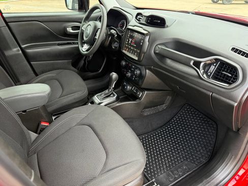 Used 2023 Jeep Renegade Altitude AWD/4WD image 17