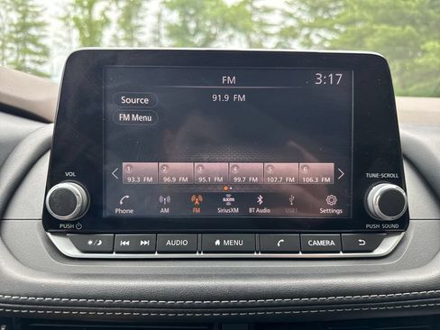 Used 2021 Nissan Rogue SV FWD image 16