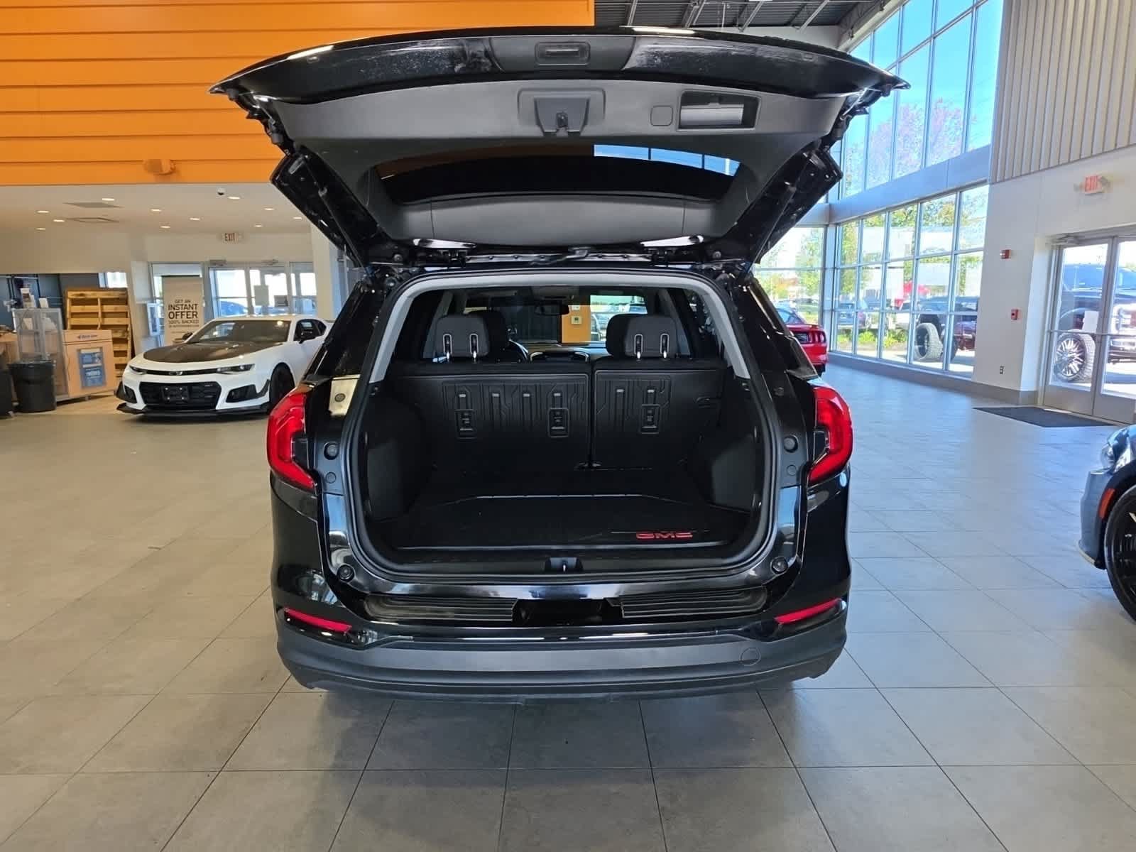 Used 2020 GMC Terrain SLE w/ Driver Convenience Package FWD image 11