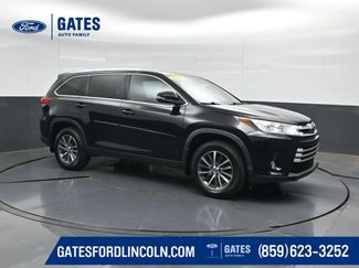 Used 2019 Toyota Highlander XLE AWD/4WD video 1