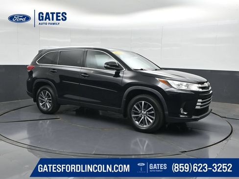 Used 2019 Toyota Highlander XLE AWD/4WD image 1
