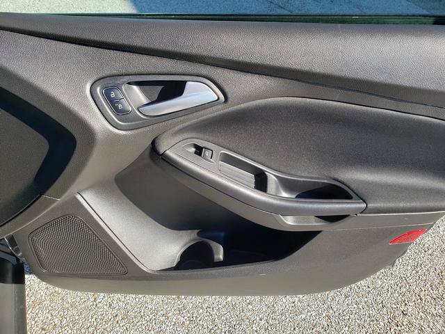 Used 2016 Ford Focus SE FWD image 19