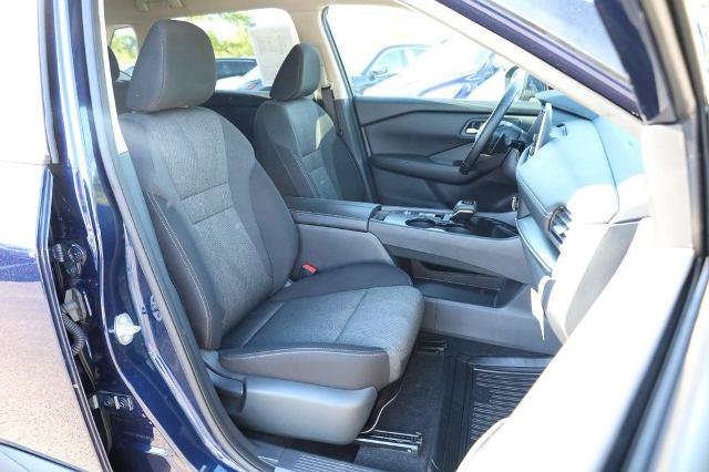 Certified 2025 Nissan Rogue SV FWD image 24