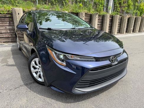 Used 2024 Toyota Corolla LE FWD image 3