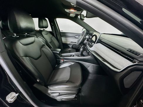 Used 2024 Jeep Compass Latitude image 31