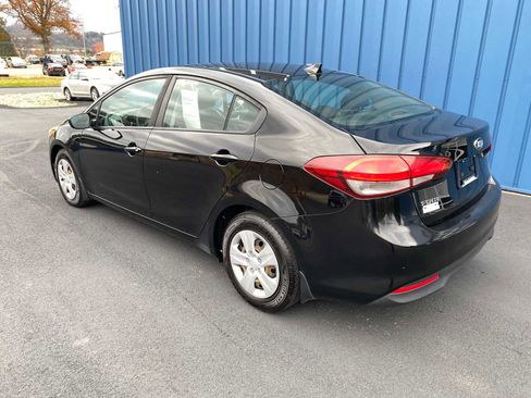 Used 2017 Kia Forte LX image 3