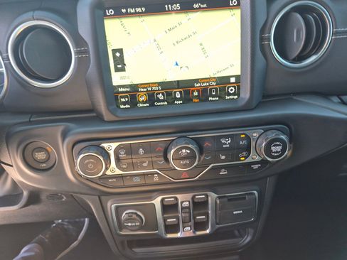 Used 2023 Jeep Wrangler Unlimited Sahara w/ Cold Weather Group AWD/4WD image 26