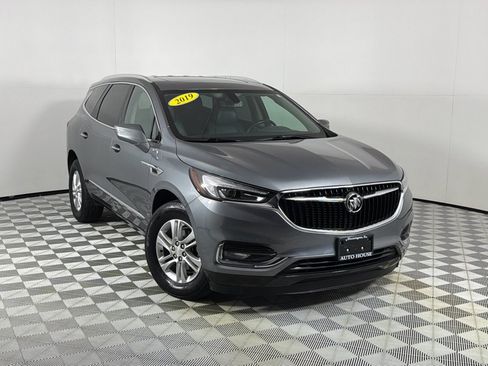Used 2019 Buick Enclave Essence FWD image 2