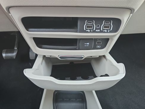 Used 2022 Chrysler Pacifica Touring-L FWD image 25
