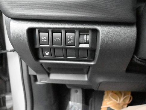 Used 2025 Subaru Forester Premium image 9