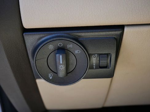 Used 2010 Lincoln MKX AWD image 17