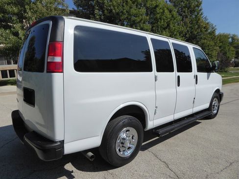 Used 2018 Chevrolet Express 3500 LS image 7