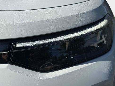 New 2025 Volkswagen Tiguan SE image 10